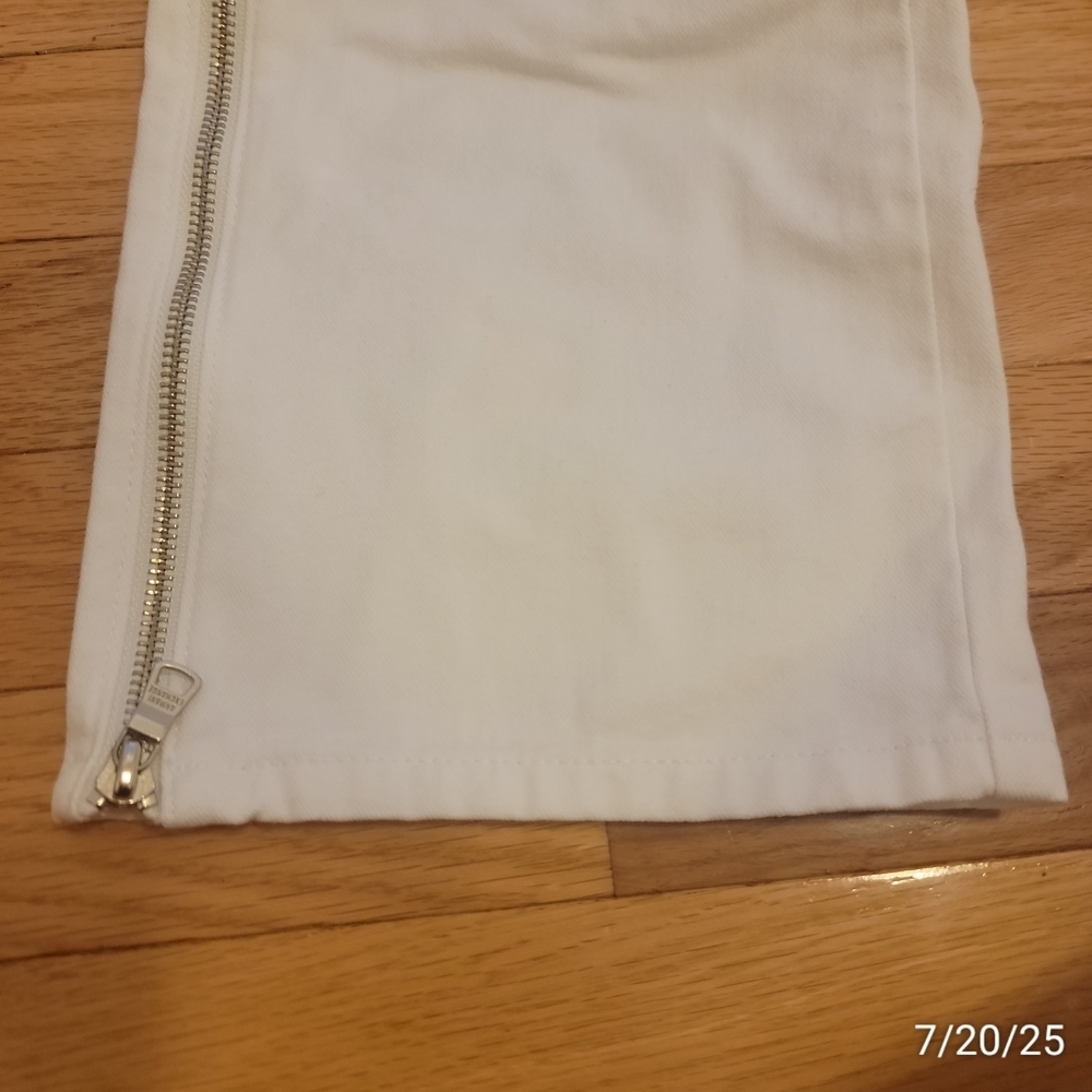 Armani Exchange Elegant White Buttoned And Zipper Accents Denim - Picture 5 of 5